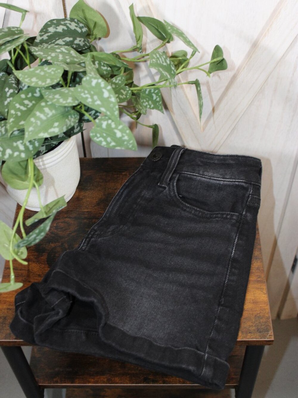 SO Juniors Black High Rise Mom Shorts Size 0/24W Cuffed Denim Summer